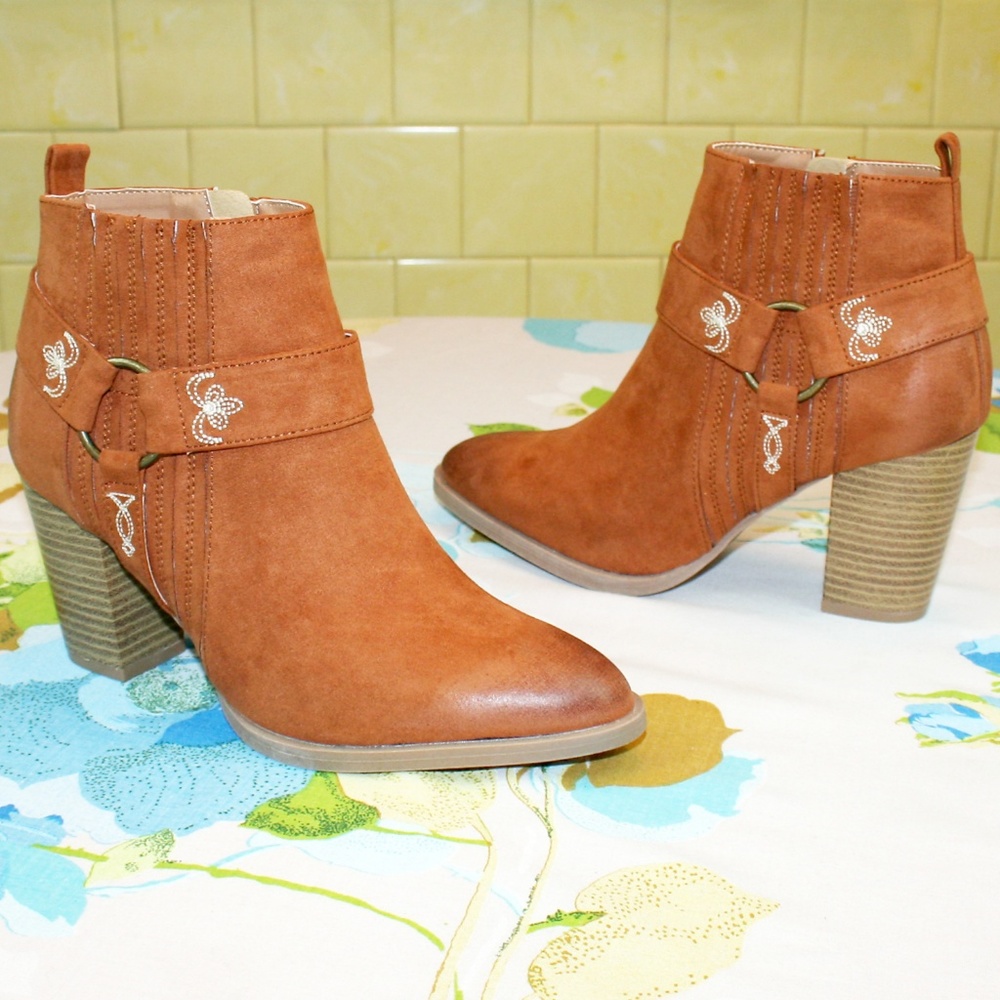 ⚡LAST PAIR!⚡ Embroidered & Harness Ankle Boot NIB - Picture 8 of 8